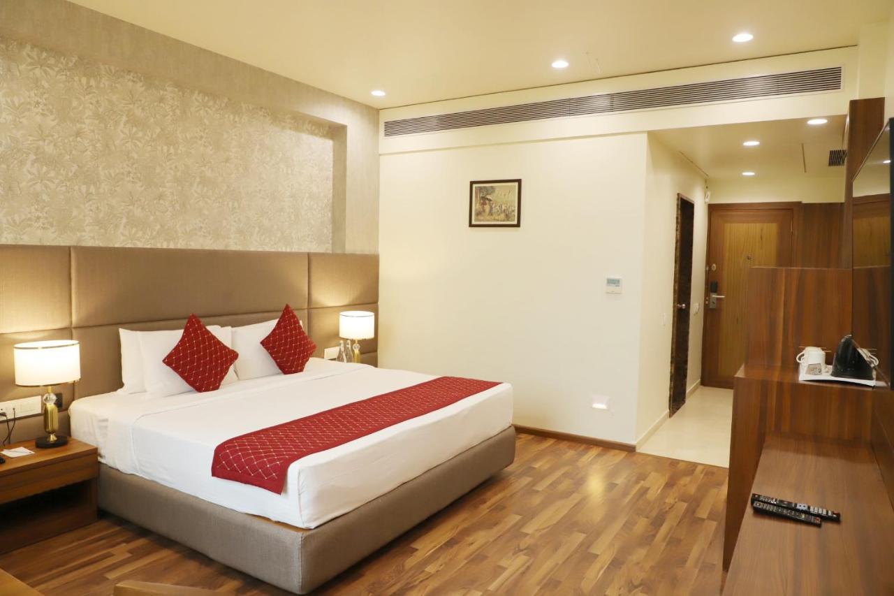 Boulevard 9 Luxury Resort & Spa Nadiād Exterior foto