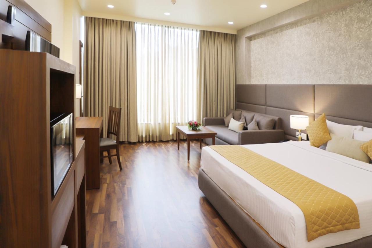 Boulevard 9 Luxury Resort & Spa Nadiād Exterior foto