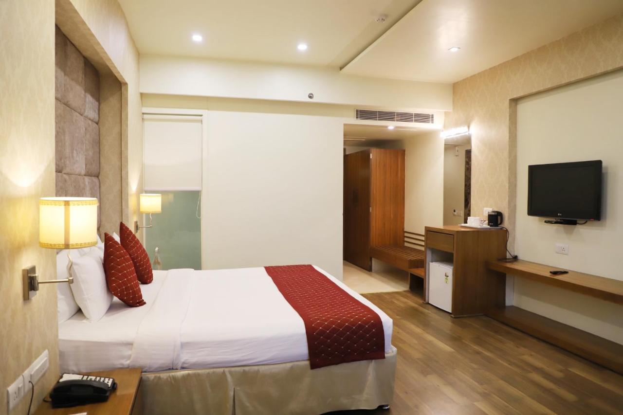 Boulevard 9 Luxury Resort & Spa Nadiād Exterior foto