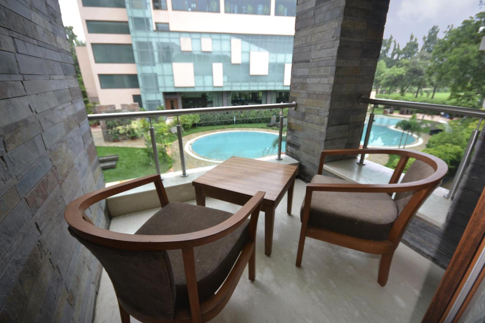 Boulevard 9 Luxury Resort & Spa Nadiād Exterior foto
