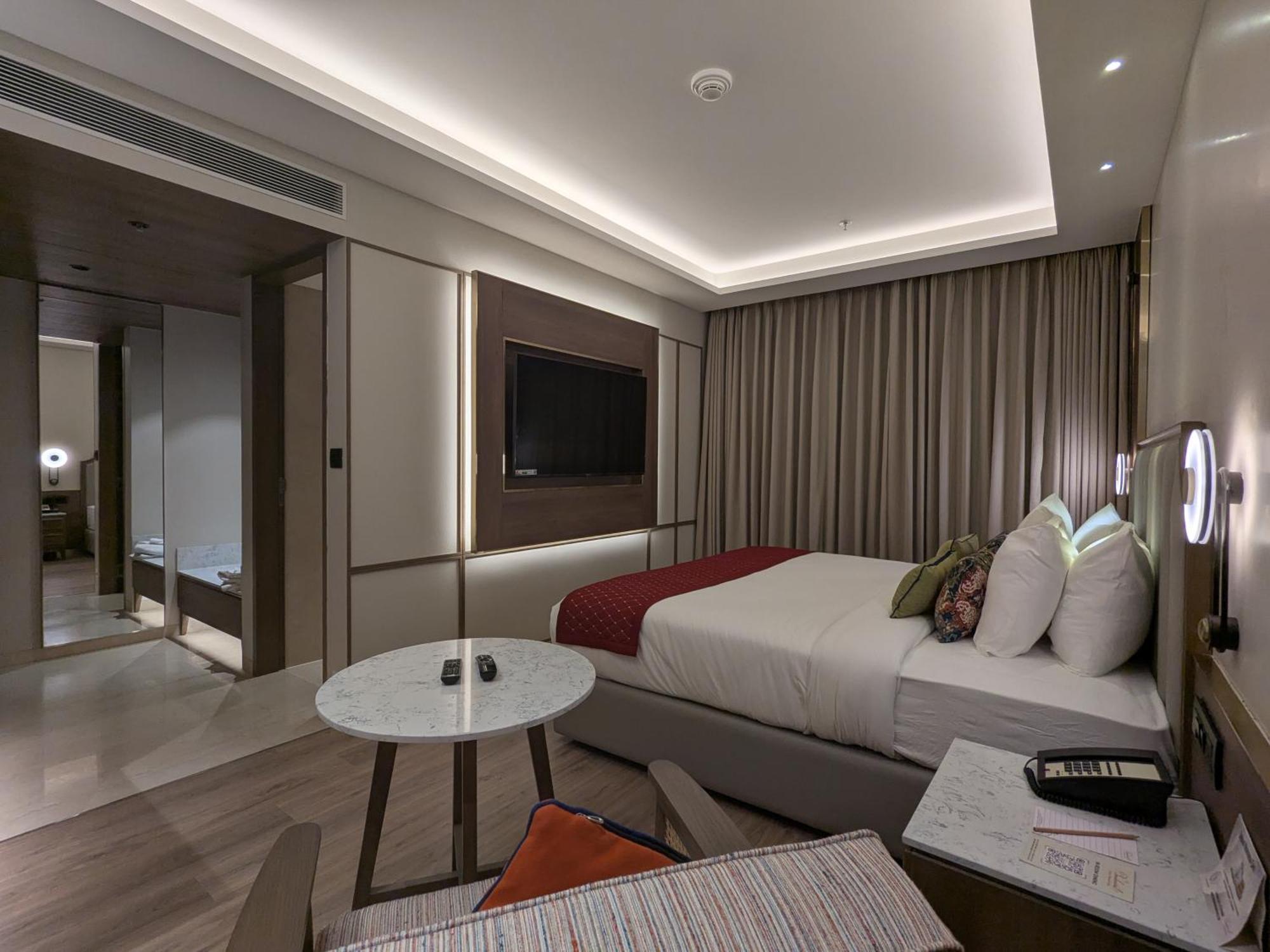 Boulevard 9 Luxury Resort & Spa Nadiād Exterior foto