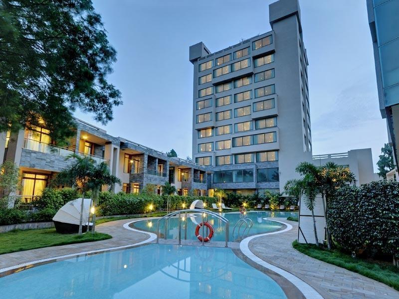 Boulevard 9 Luxury Resort & Spa Nadiād Exterior foto